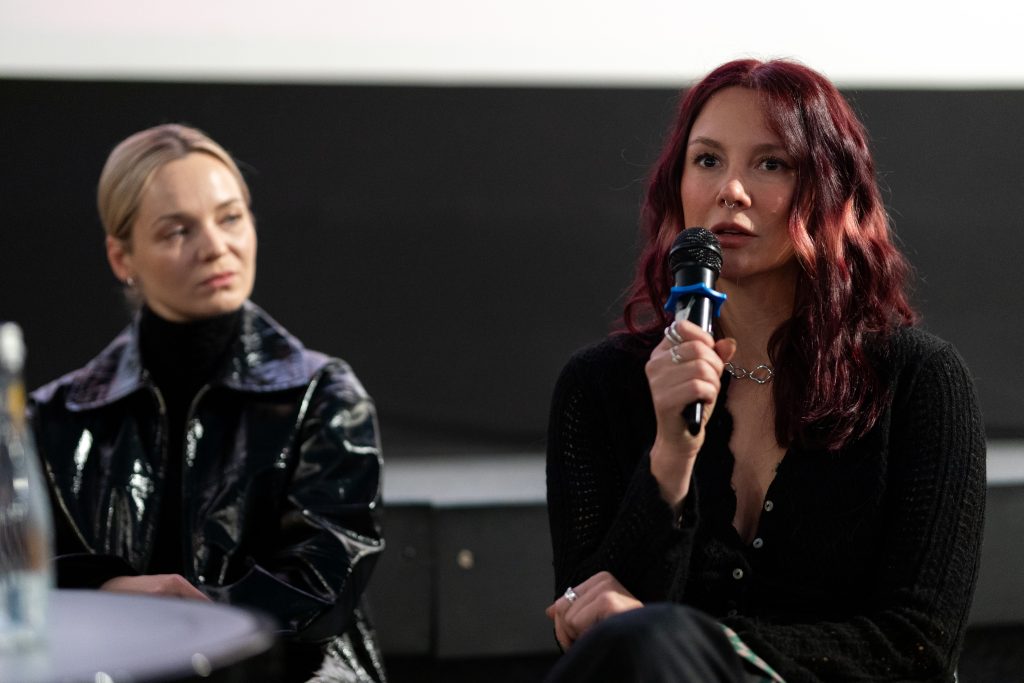 Julia Rogowska: Dlaczego nie pyta się starszych mężczyzn, dlaczego robią film o dojrzewającej nastolatce? Zdjęcie ze spotkania z t∑órczyniami filmu Czas który nie nadszedł w kinie Wisła w Warszawie podczas pokazu specjalnego pod patronatem Fundacji Zaczyn